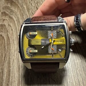 Diesel DZ-3727 Stainless Steel Men's Watch In Used Condition